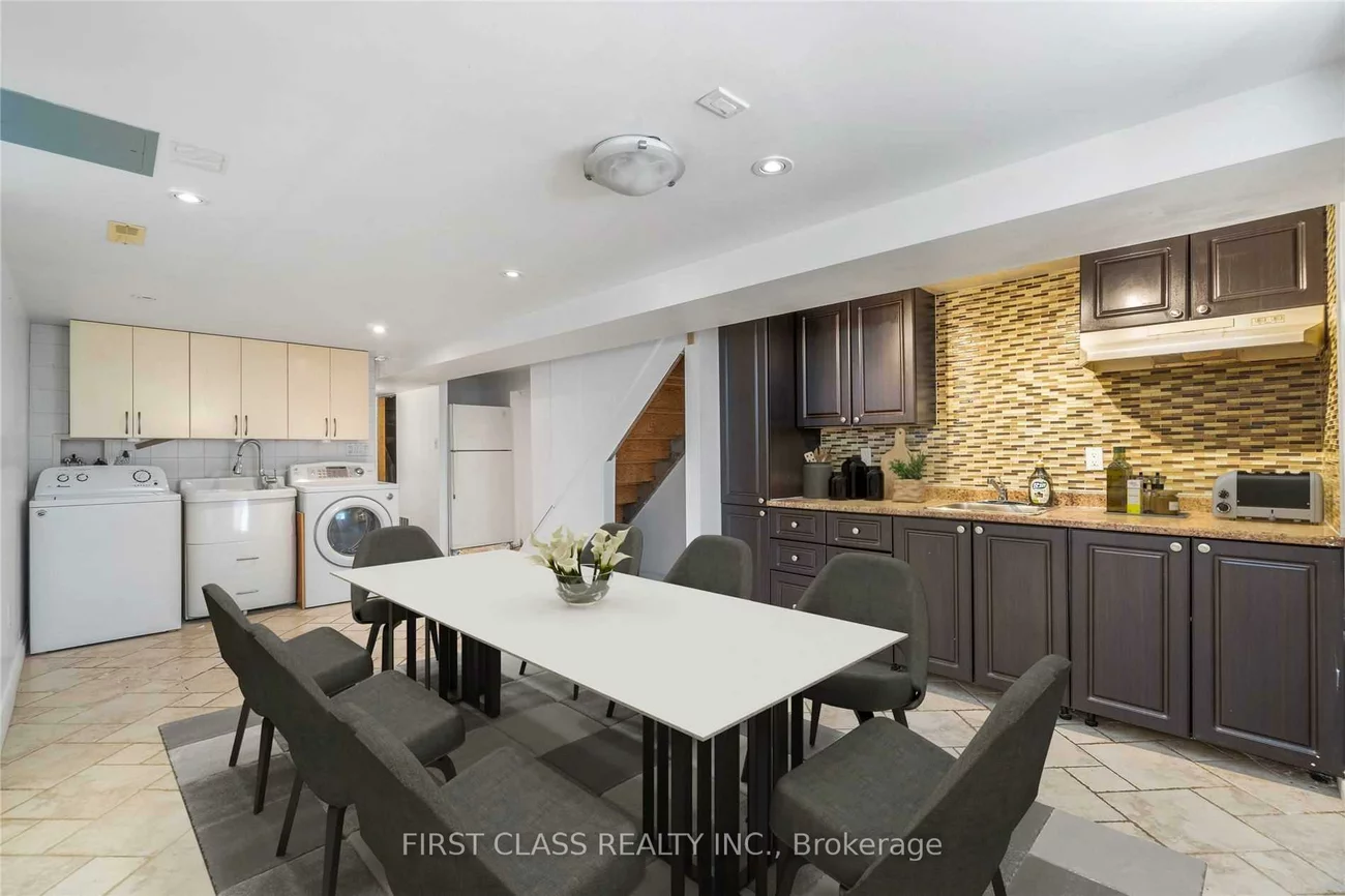 102, steeles ave east, Thornhill, Markham