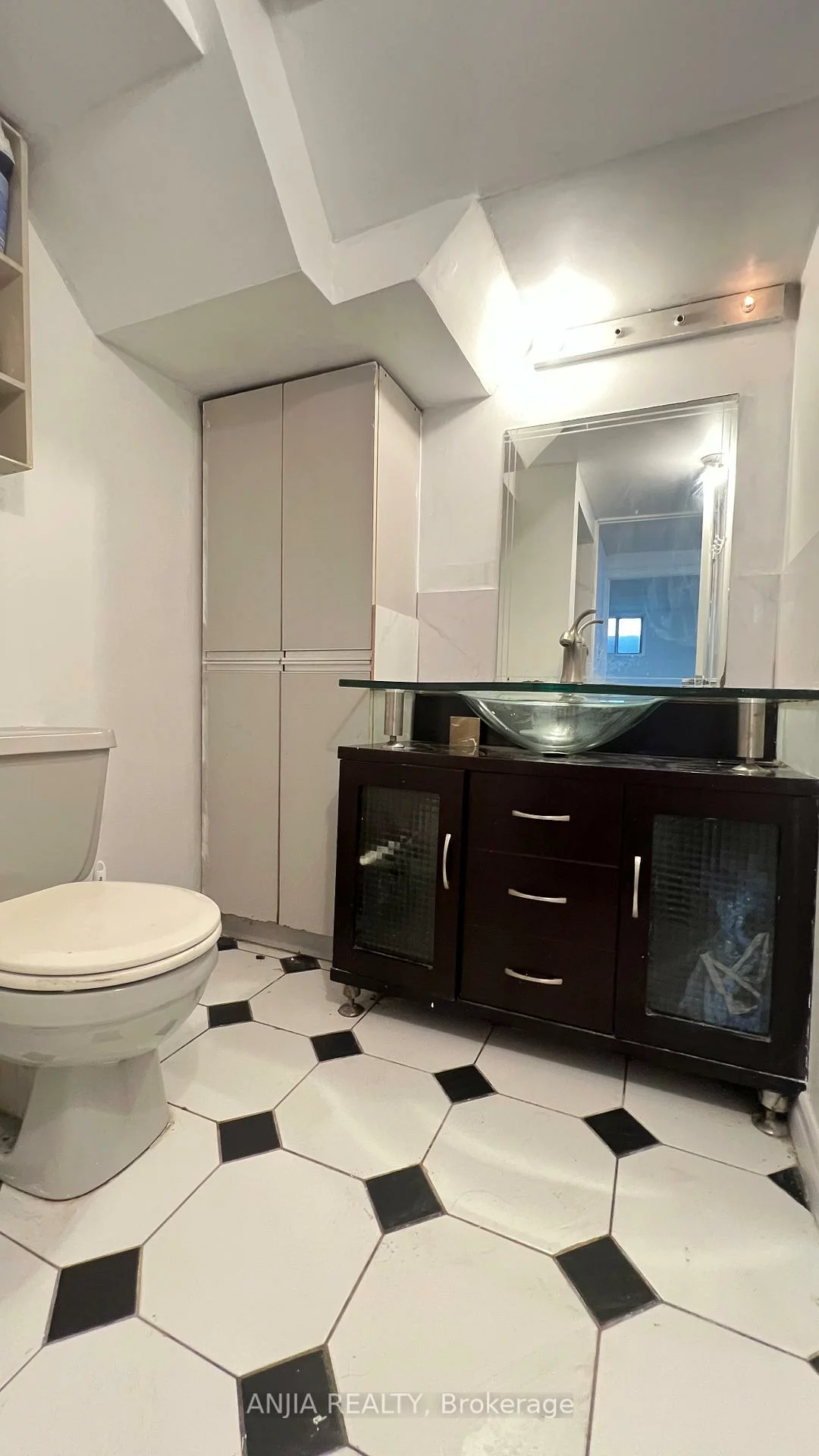 6, Hillcroft, Milliken Mills East, Markham
