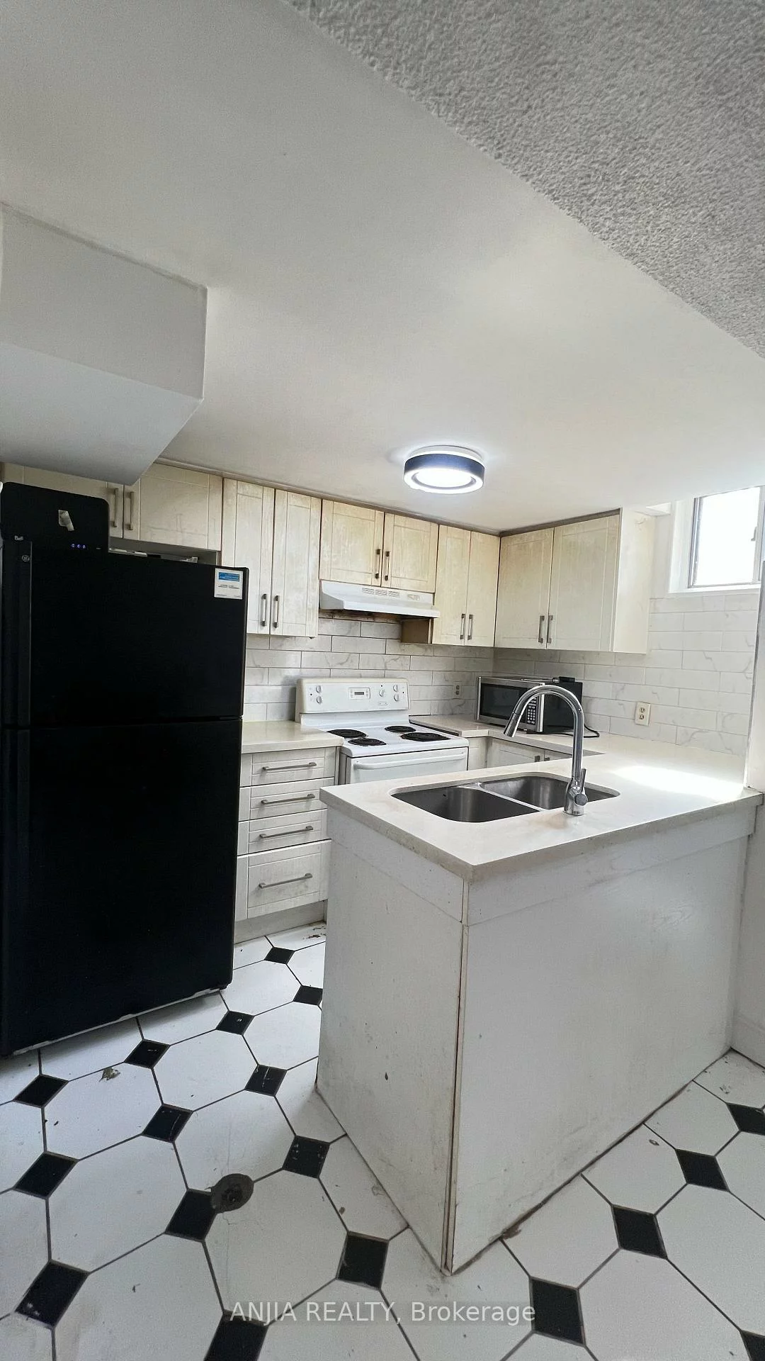 6, Hillcroft, Milliken Mills East, Markham