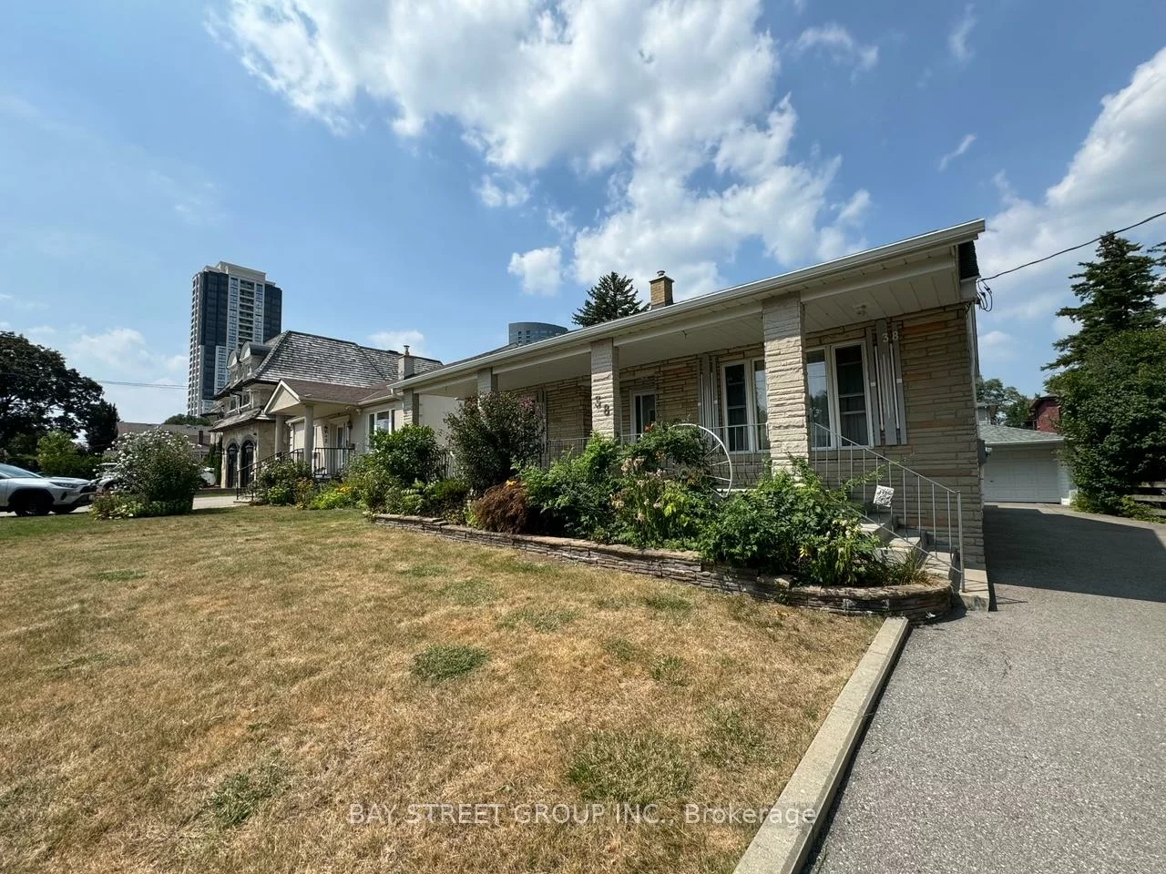 38, Woodward, Thornhill, Markham