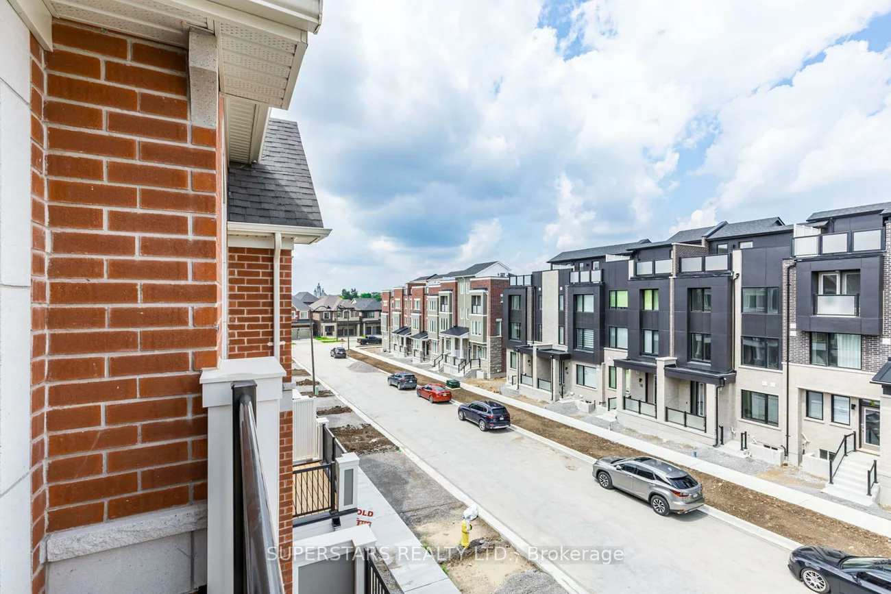 19, Avani, Victoria Square, Markham