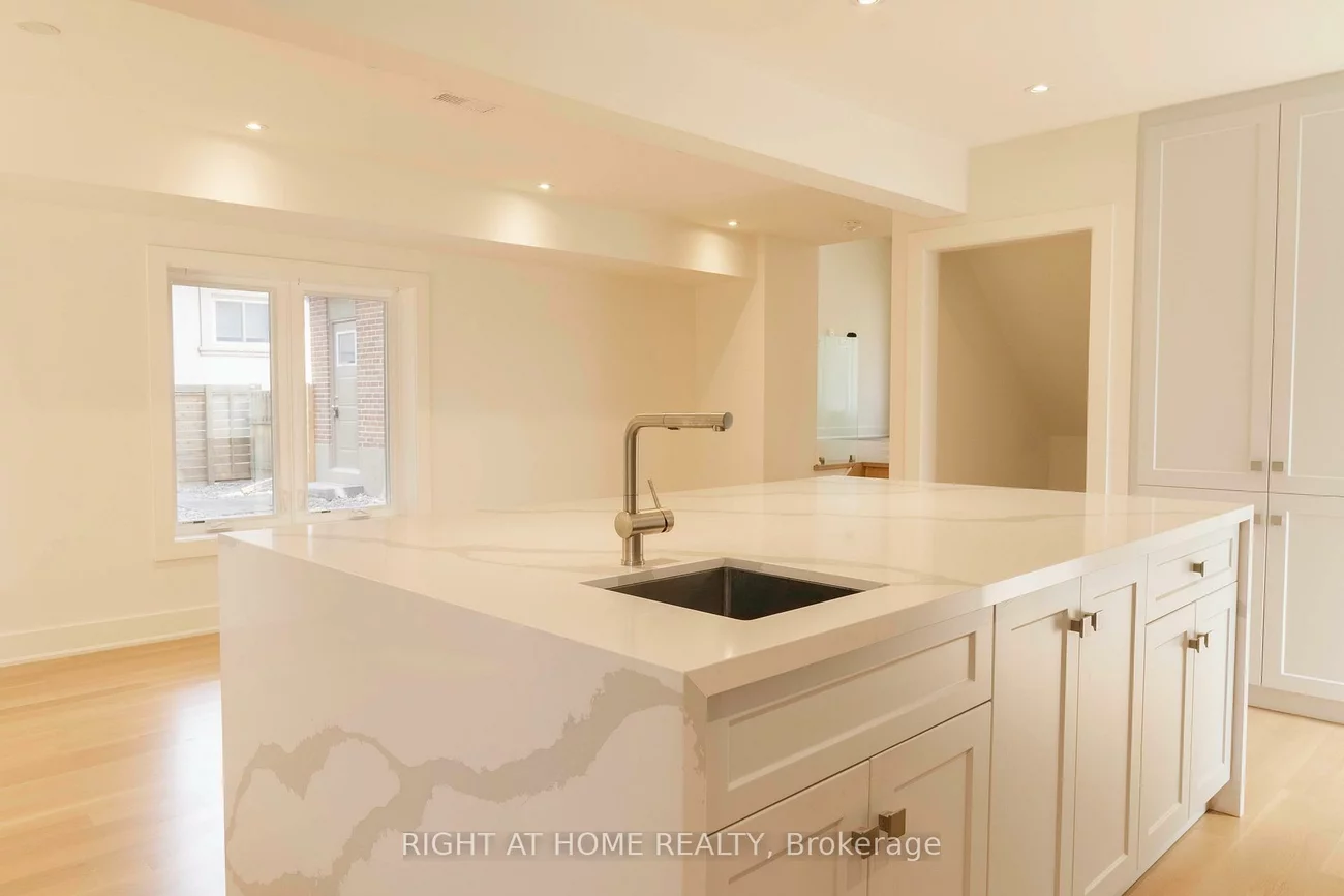 34, Wildrose, Bayview Glen, Markham