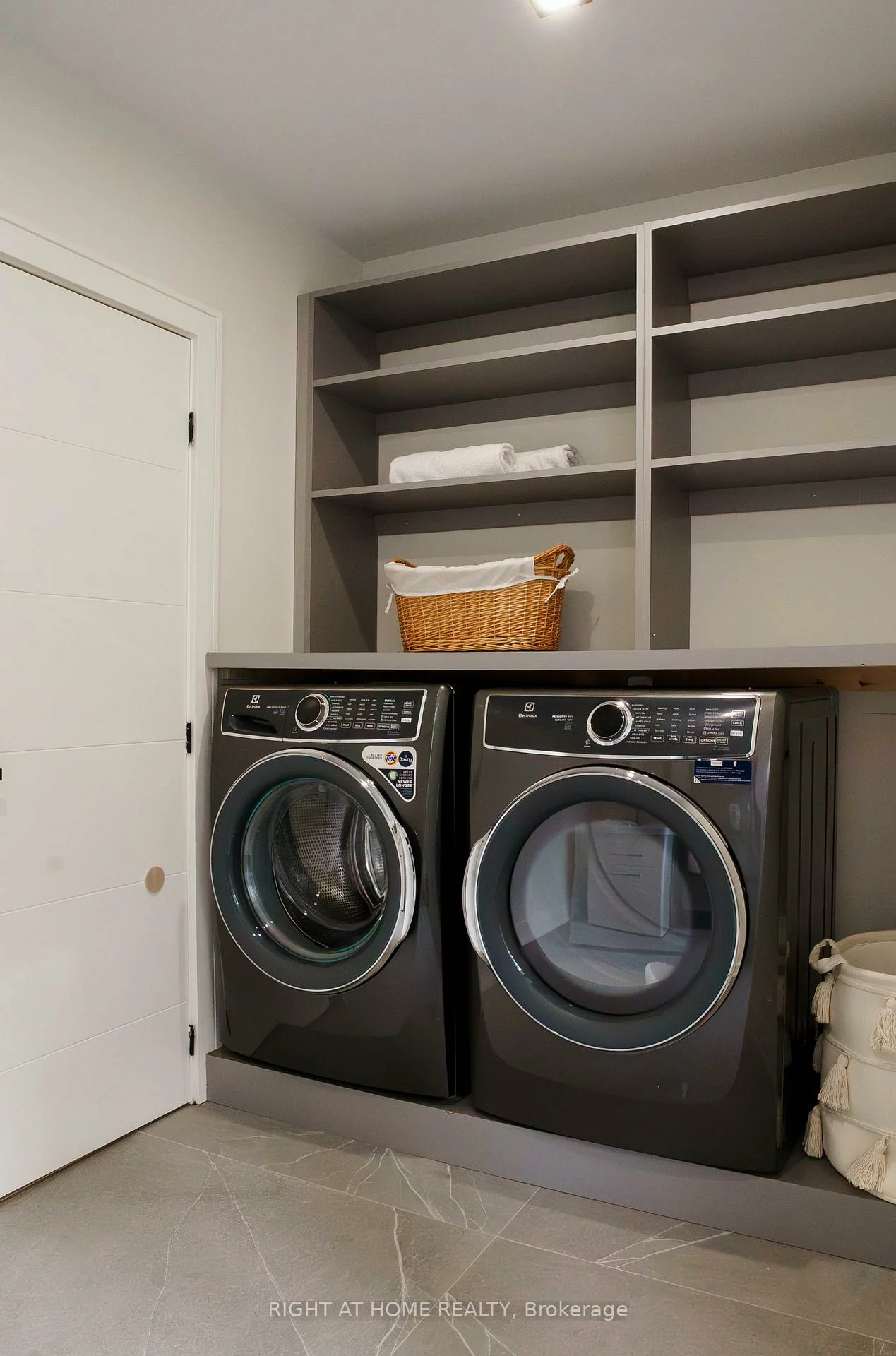 6, Ladyslipper, Bayview Glen, Markham