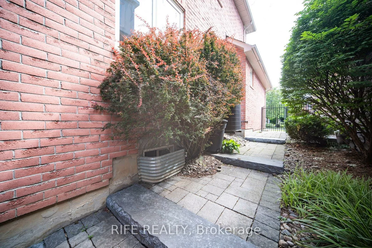 37, Burndenford, Markville, Markham