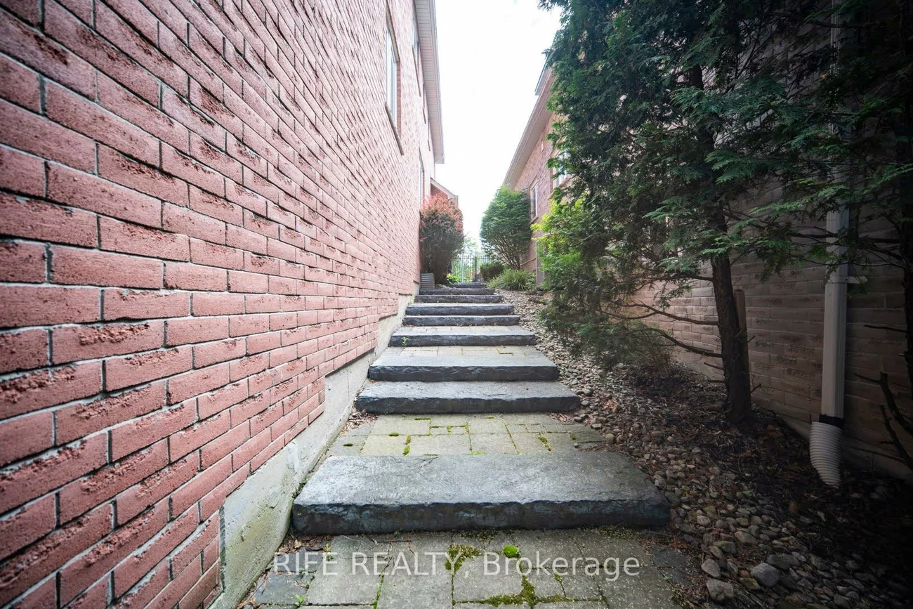 37, Burndenford, Markville, Markham