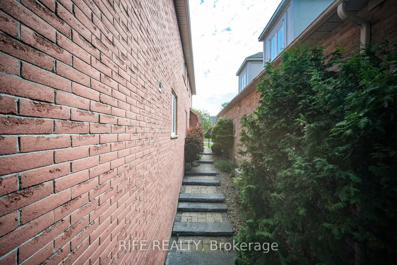 37, Burndenford, Markville, Markham