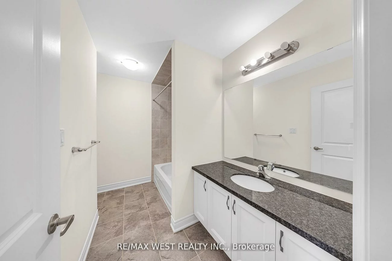 8, Andress, Cedarwood, Markham