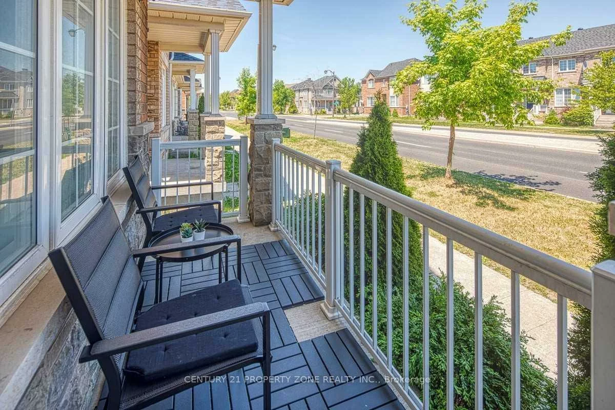 2389, Bur Oak, Greensborough, Markham