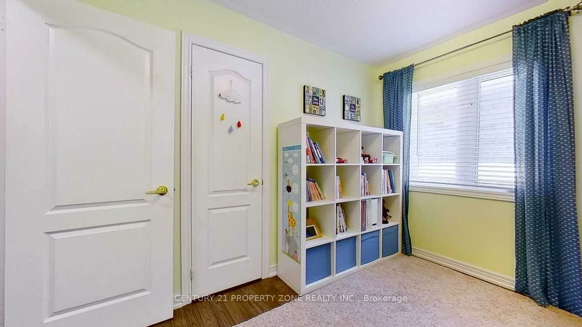 2389, Bur Oak, Greensborough, Markham