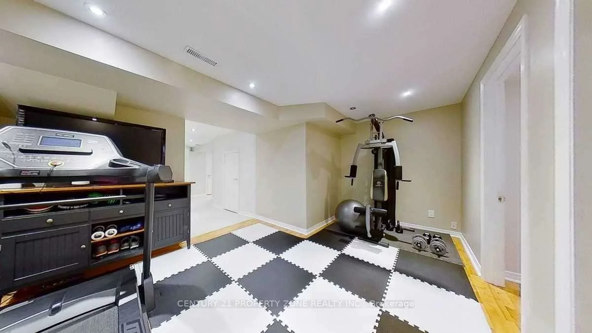 2389, Bur Oak, Greensborough, Markham