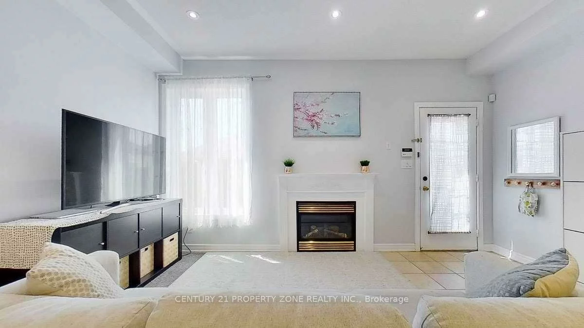 2389, Bur Oak, Greensborough, Markham