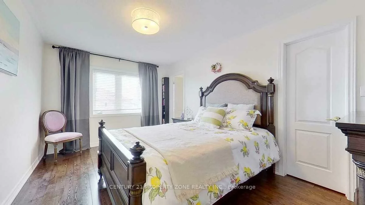 2389, Bur Oak, Greensborough, Markham