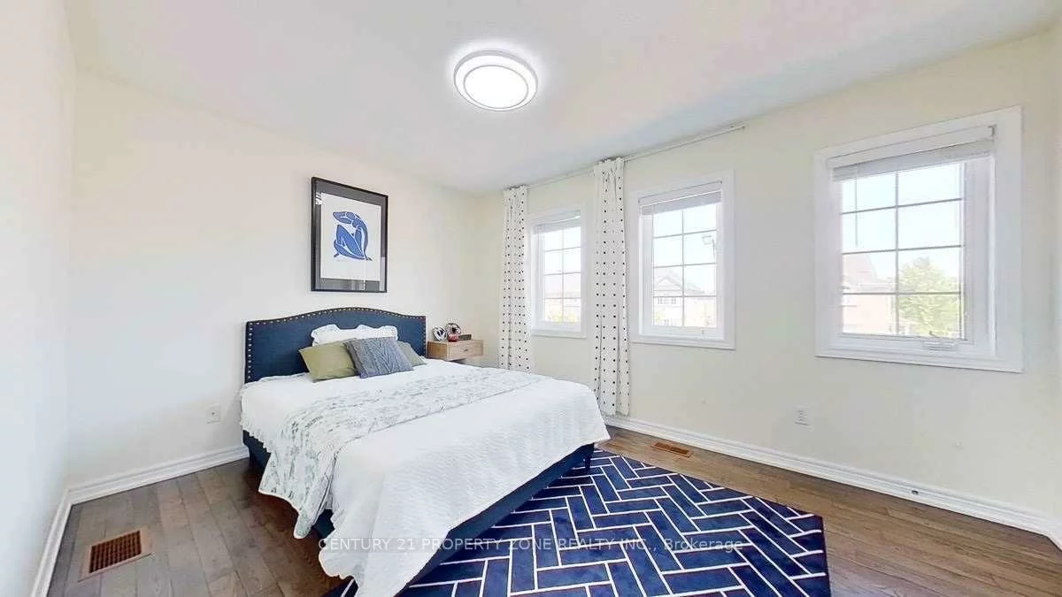 2389, Bur Oak, Greensborough, Markham