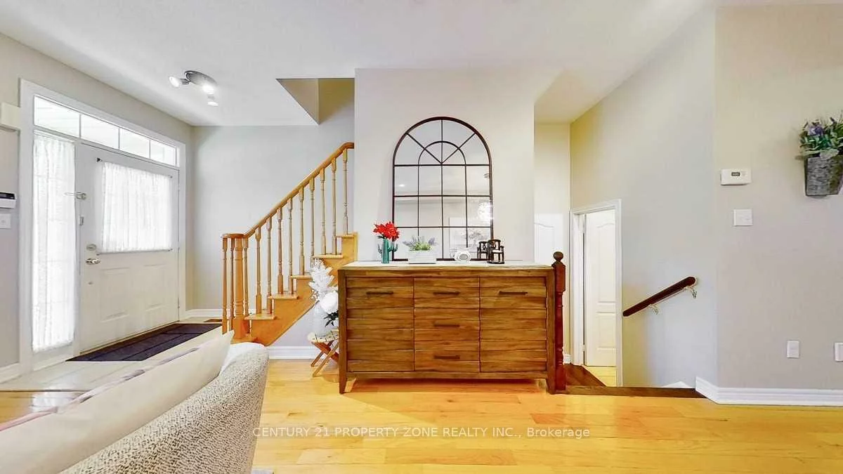 2389, Bur Oak, Greensborough, Markham