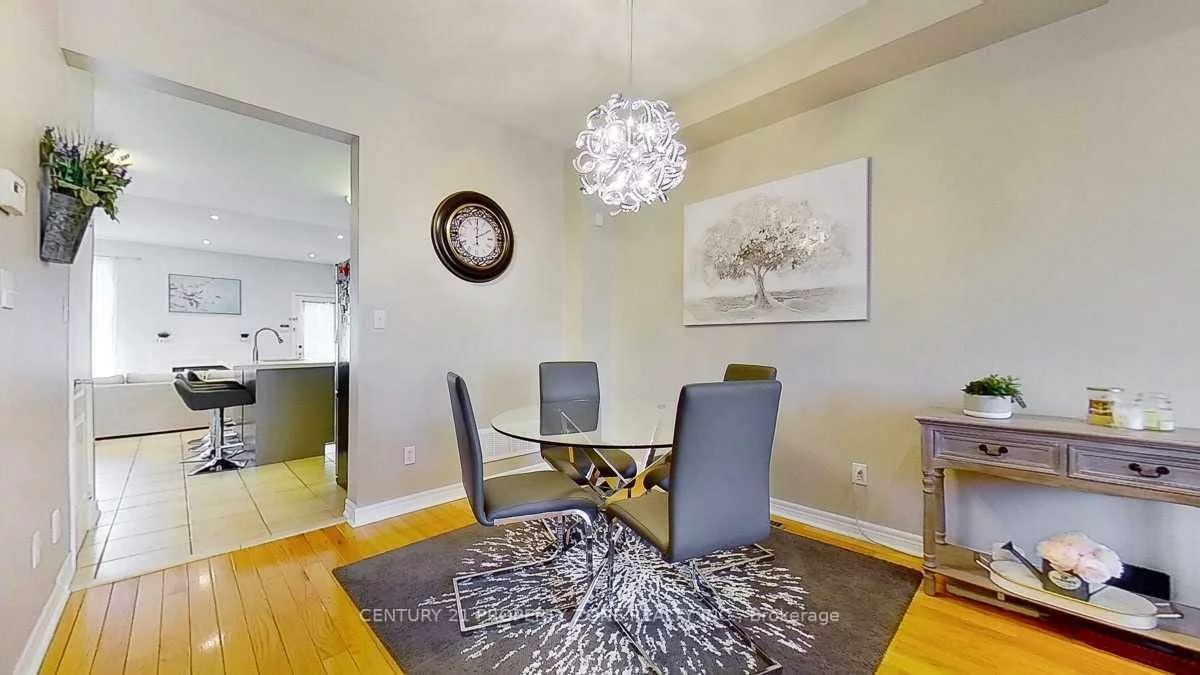 2389, Bur Oak, Greensborough, Markham
