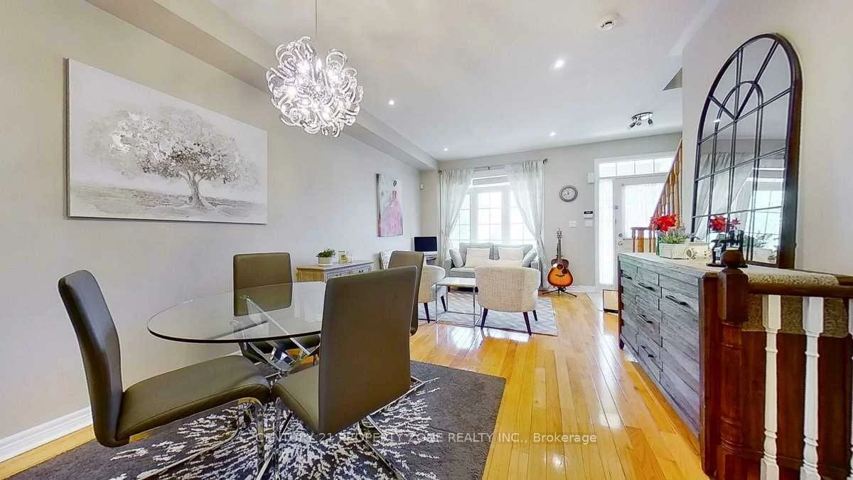 2389, Bur Oak, Greensborough, Markham