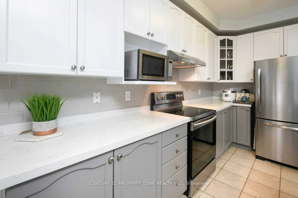 2389, Bur Oak, Greensborough, Markham