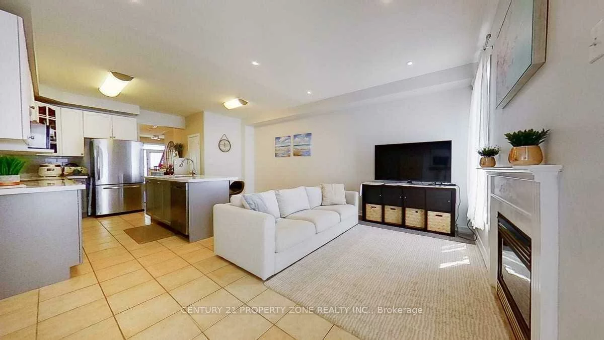 2389, Bur Oak, Greensborough, Markham