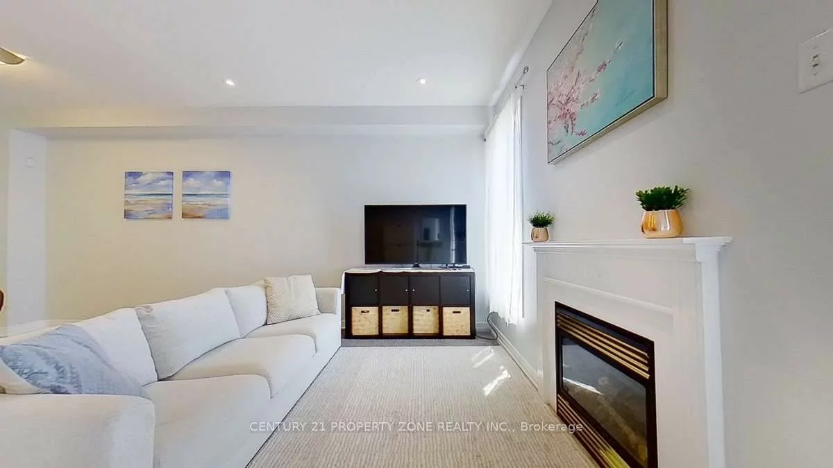 2389, Bur Oak, Greensborough, Markham