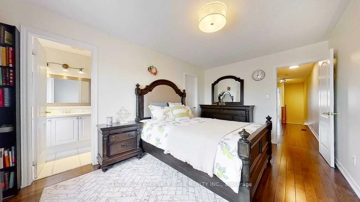 2389, Bur Oak, Greensborough, Markham