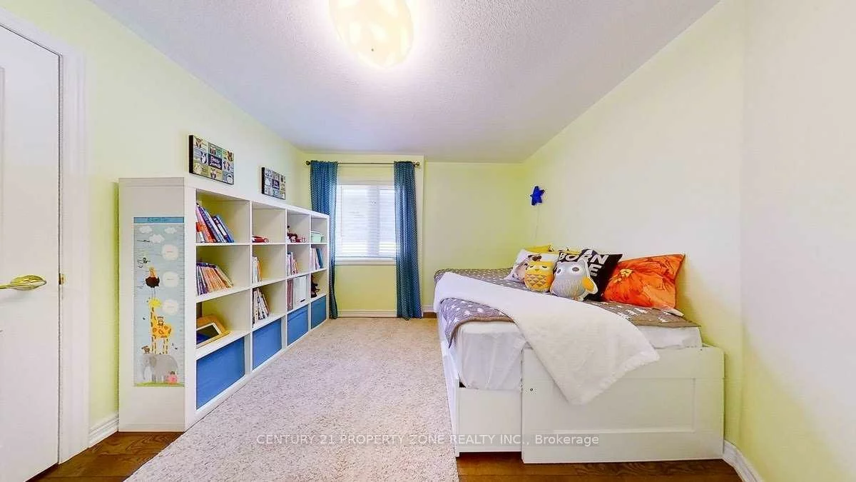 2389, Bur Oak, Greensborough, Markham
