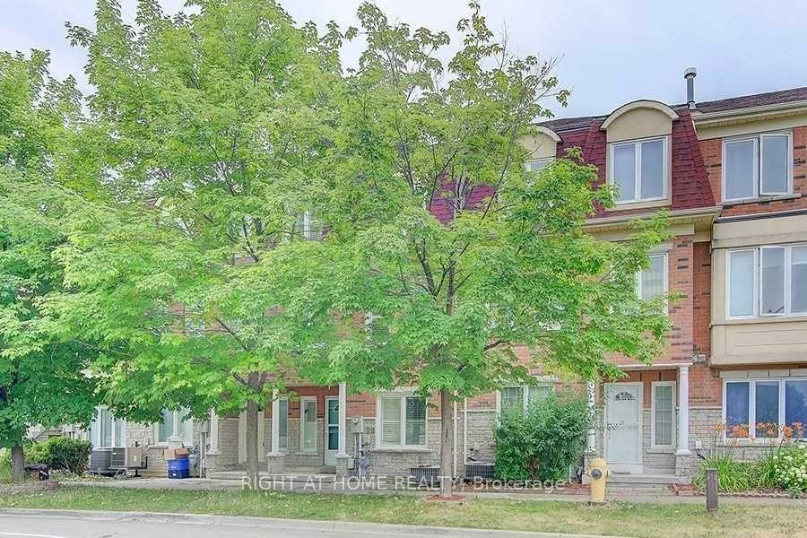 28, Pond, Commerce Valley, Markham