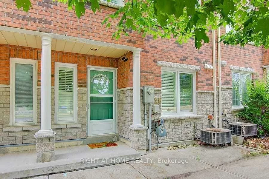 28, Pond, Commerce Valley, Markham