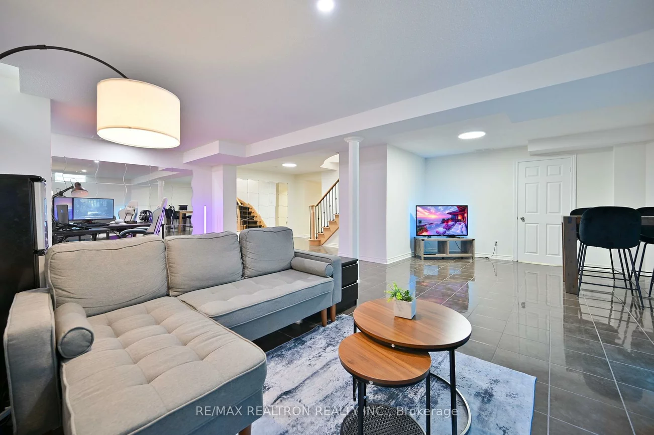 6, Renberg, Cachet, Markham