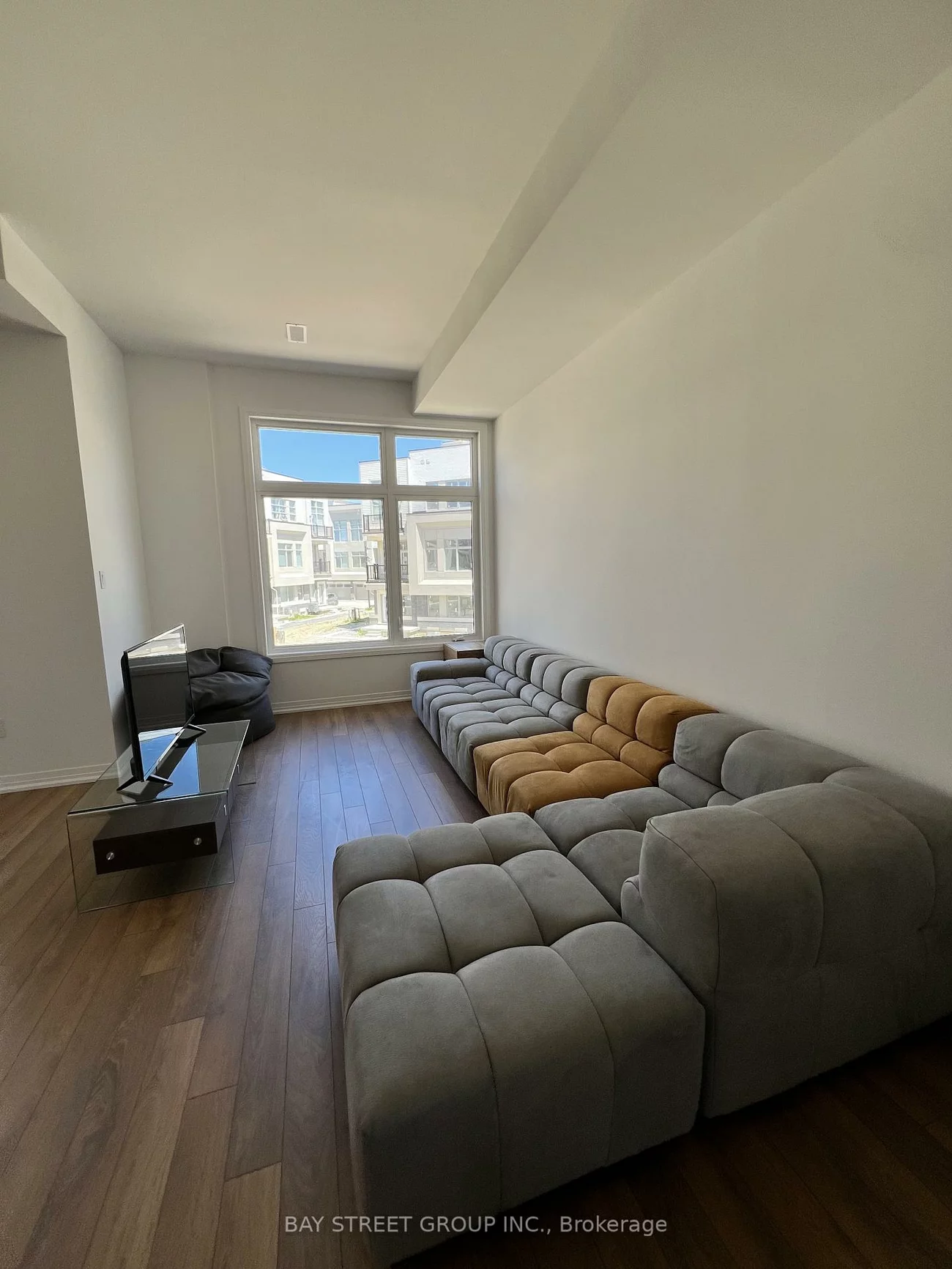 25, Albert Firman, Cachet, Markham