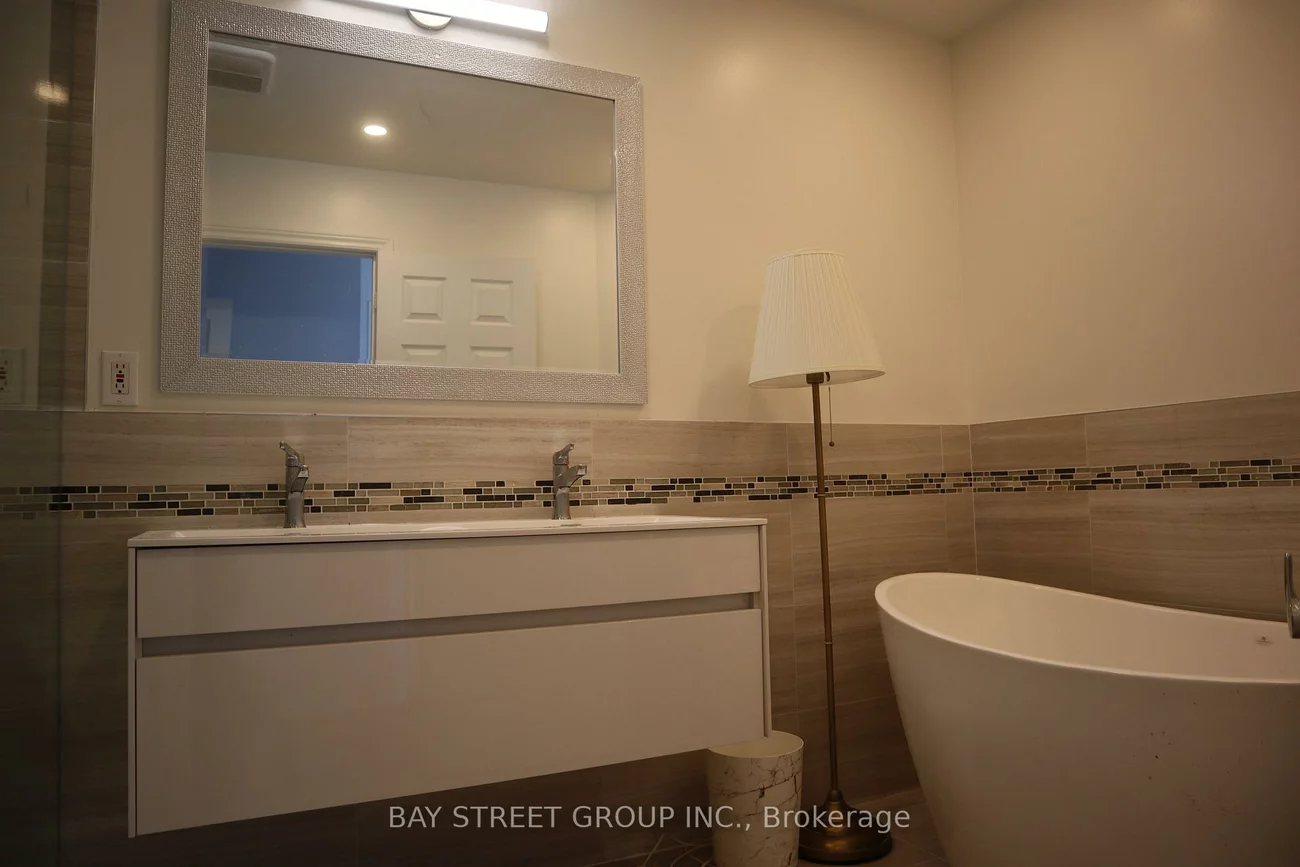 127, Galleria, Commerce Valley, Markham