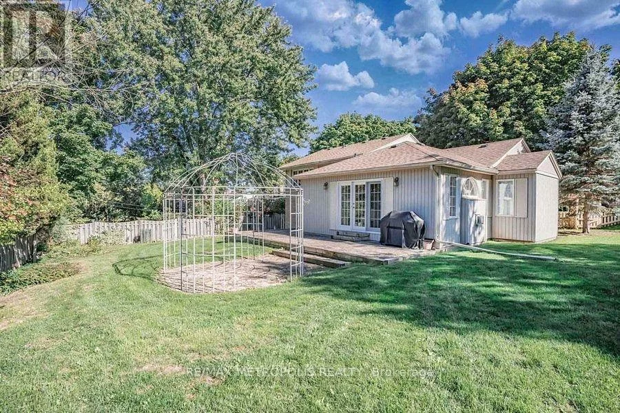 14, Strathroy, Markham Village, Markham