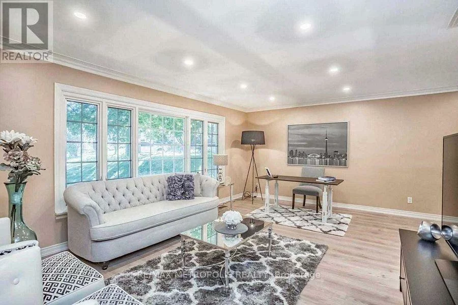 14, Strathroy, Markham Village, Markham