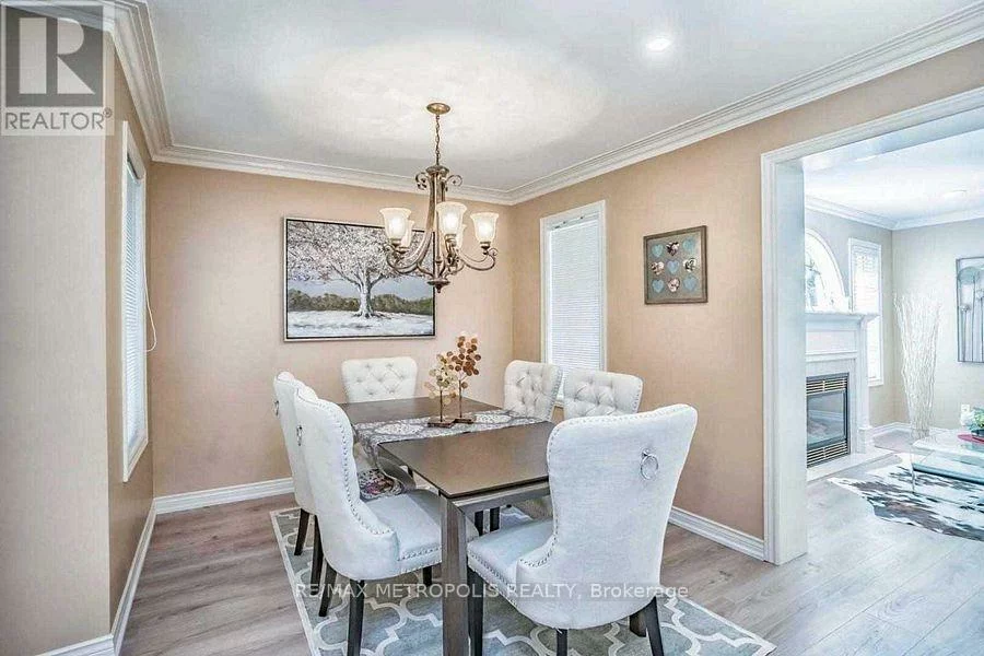 14, Strathroy, Markham Village, Markham