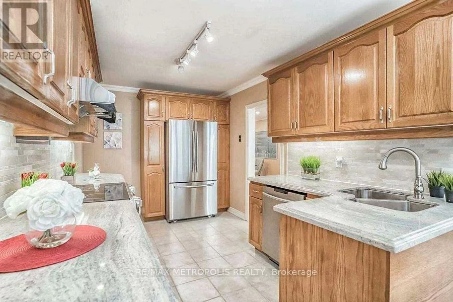 14, Strathroy, Markham Village, Markham