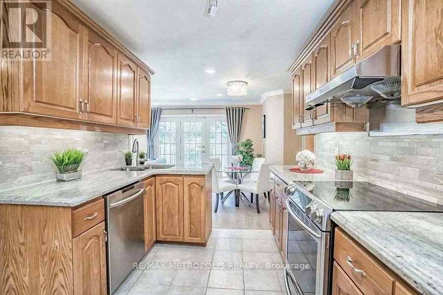 14, Strathroy, Markham Village, Markham