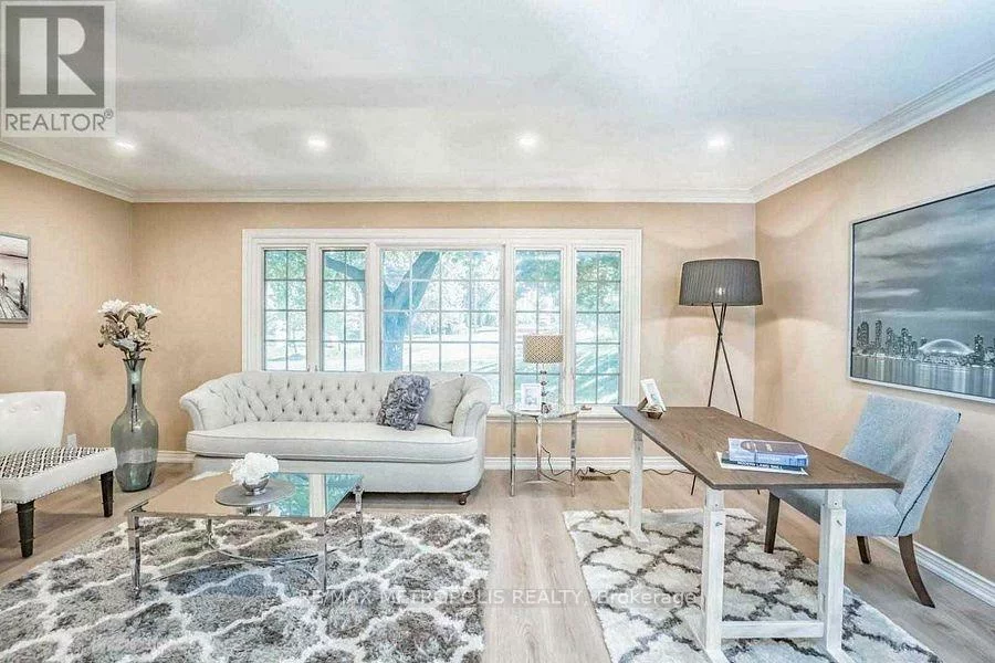 14, Strathroy, Markham Village, Markham