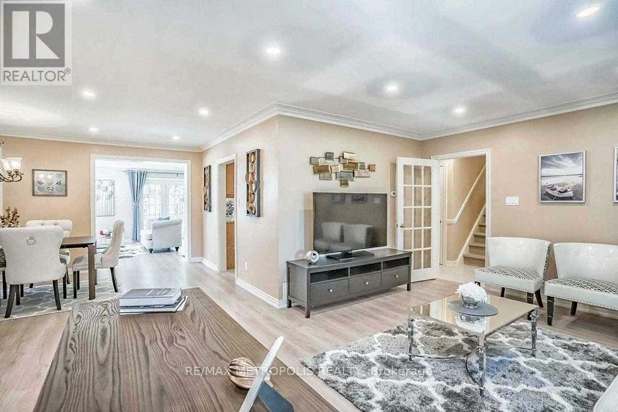 14, Strathroy, Markham Village, Markham