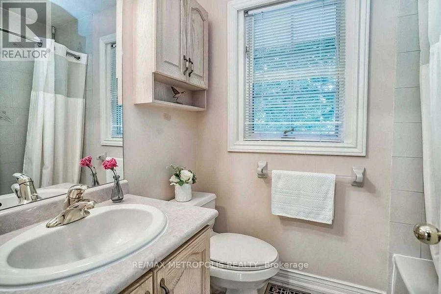 14, Strathroy, Markham Village, Markham