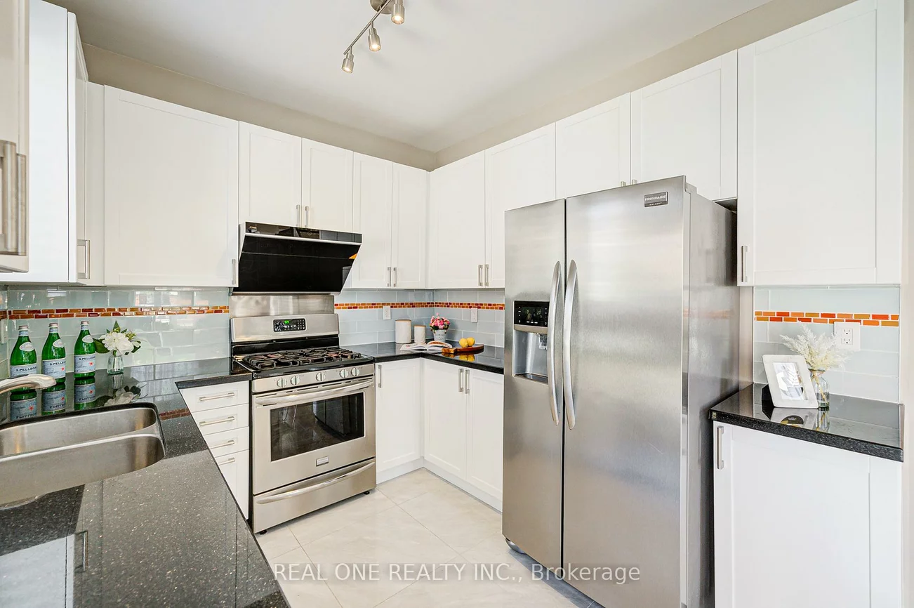 35, Ridgecrest, Berczy, Markham