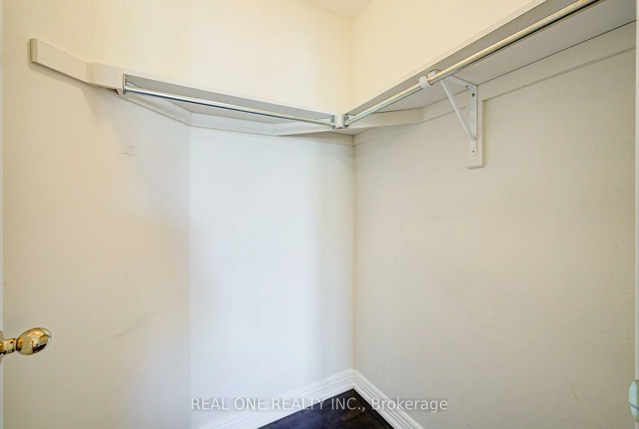 35, Ridgecrest, Berczy, Markham