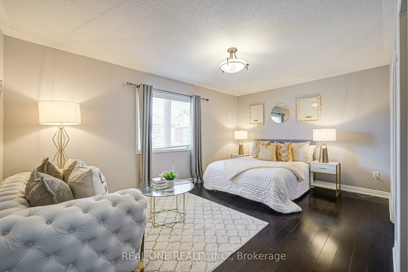 35, Ridgecrest, Berczy, Markham