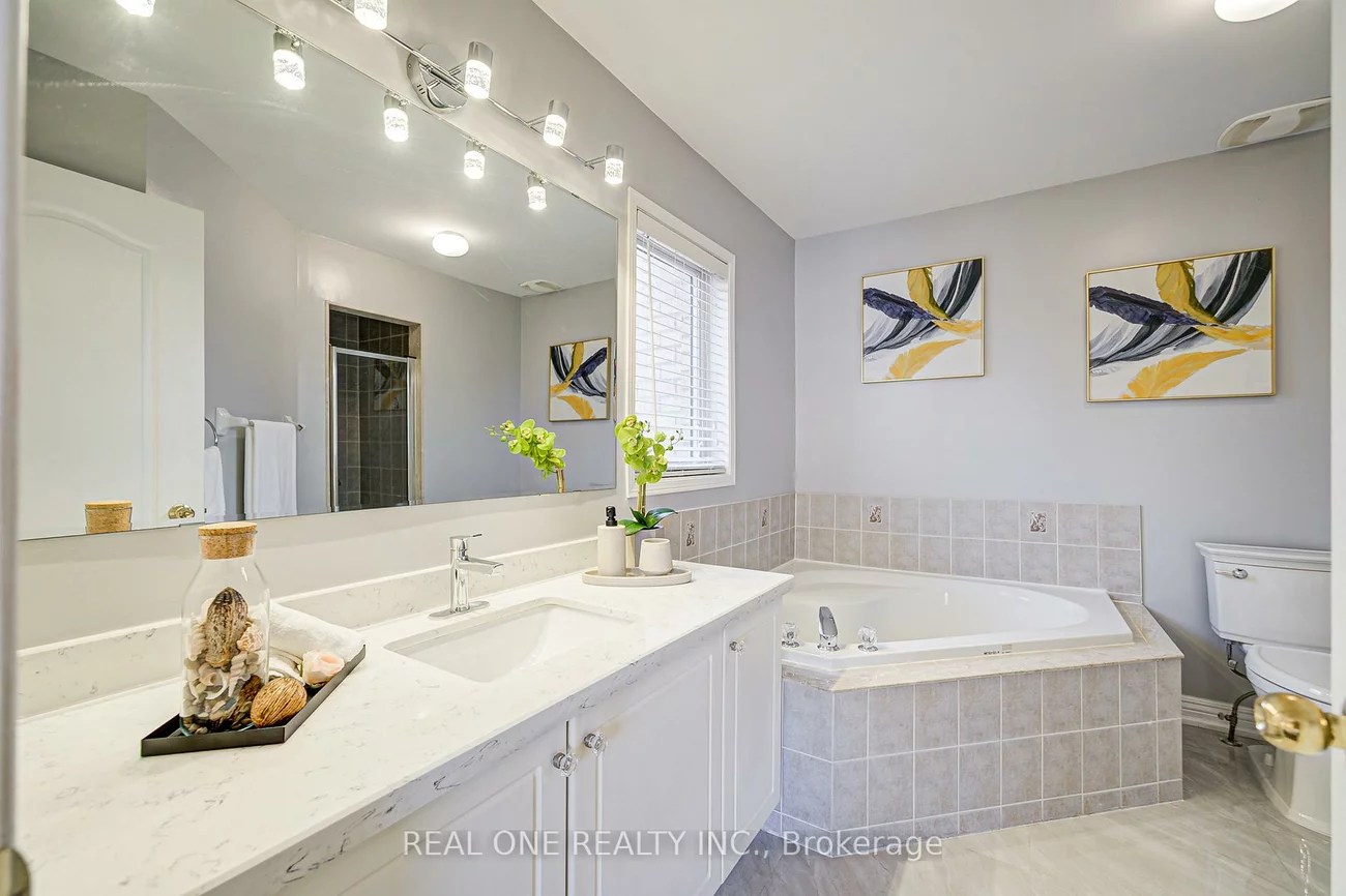 35, Ridgecrest, Berczy, Markham