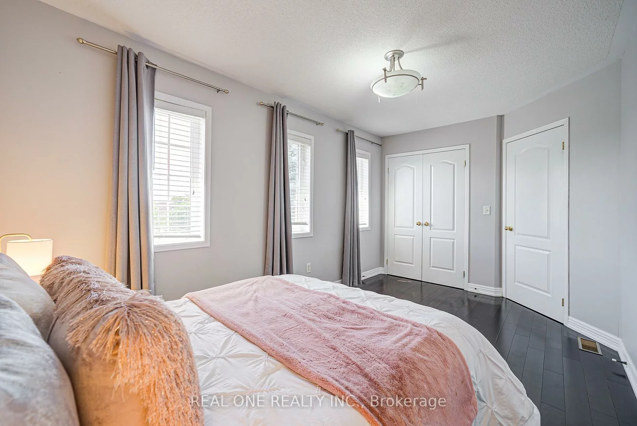 35, Ridgecrest, Berczy, Markham