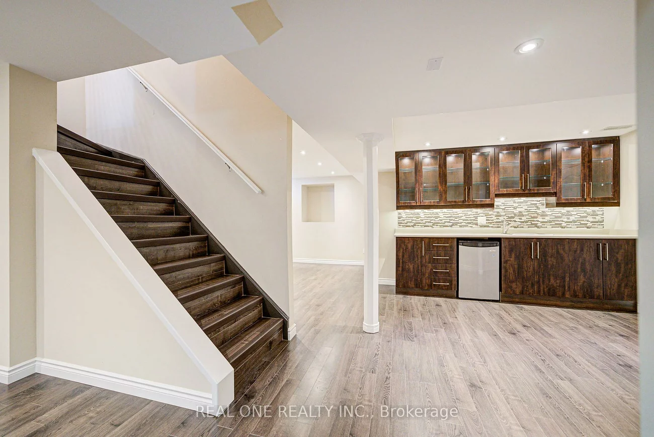 35, Ridgecrest, Berczy, Markham