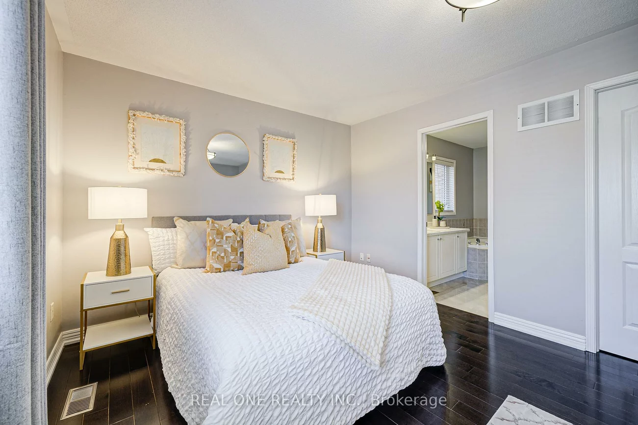 35, Ridgecrest, Berczy, Markham