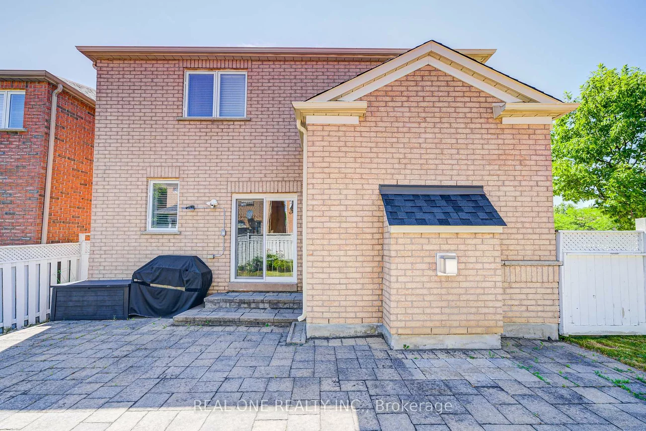 35, Ridgecrest, Berczy, Markham