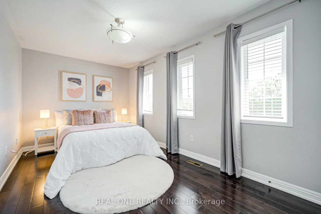 35, Ridgecrest, Berczy, Markham