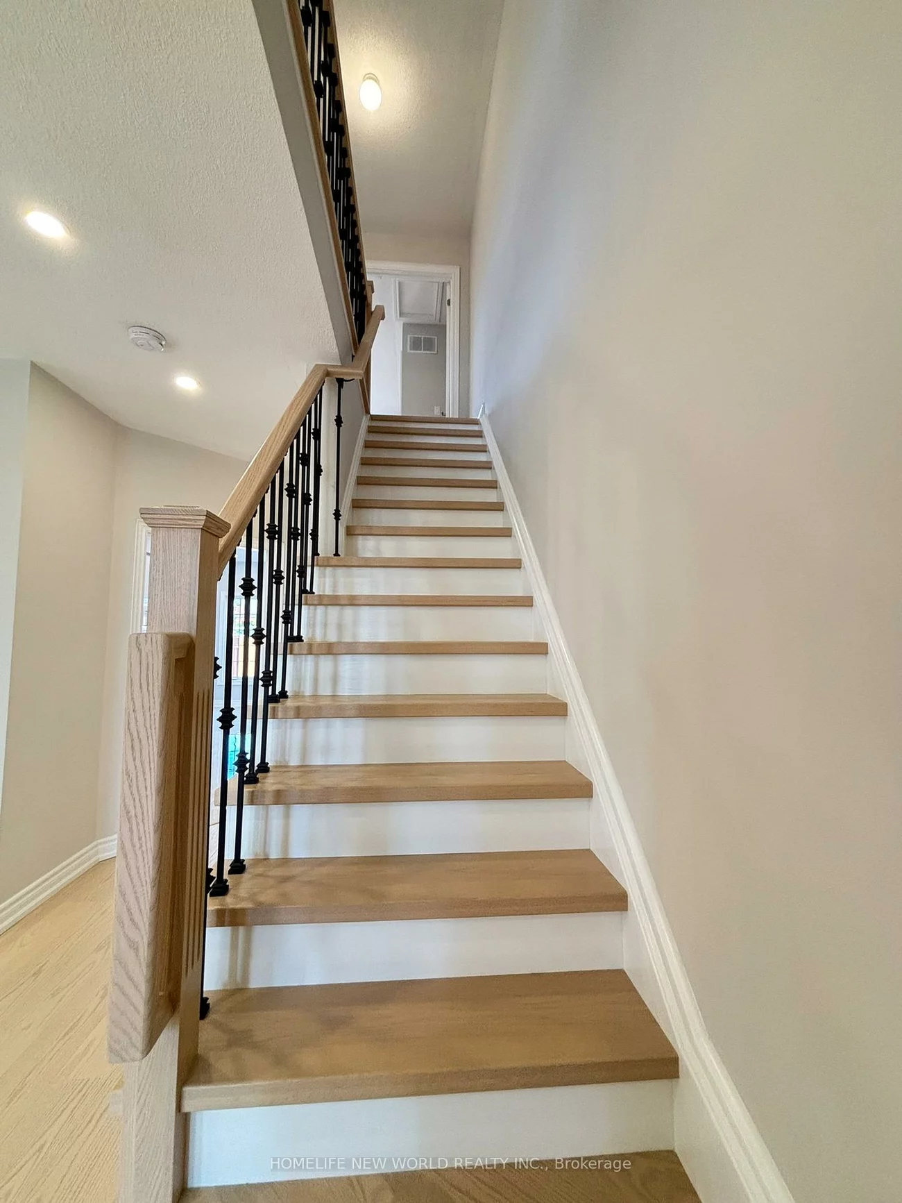 2336, Bur Oak, Greensborough, Markham