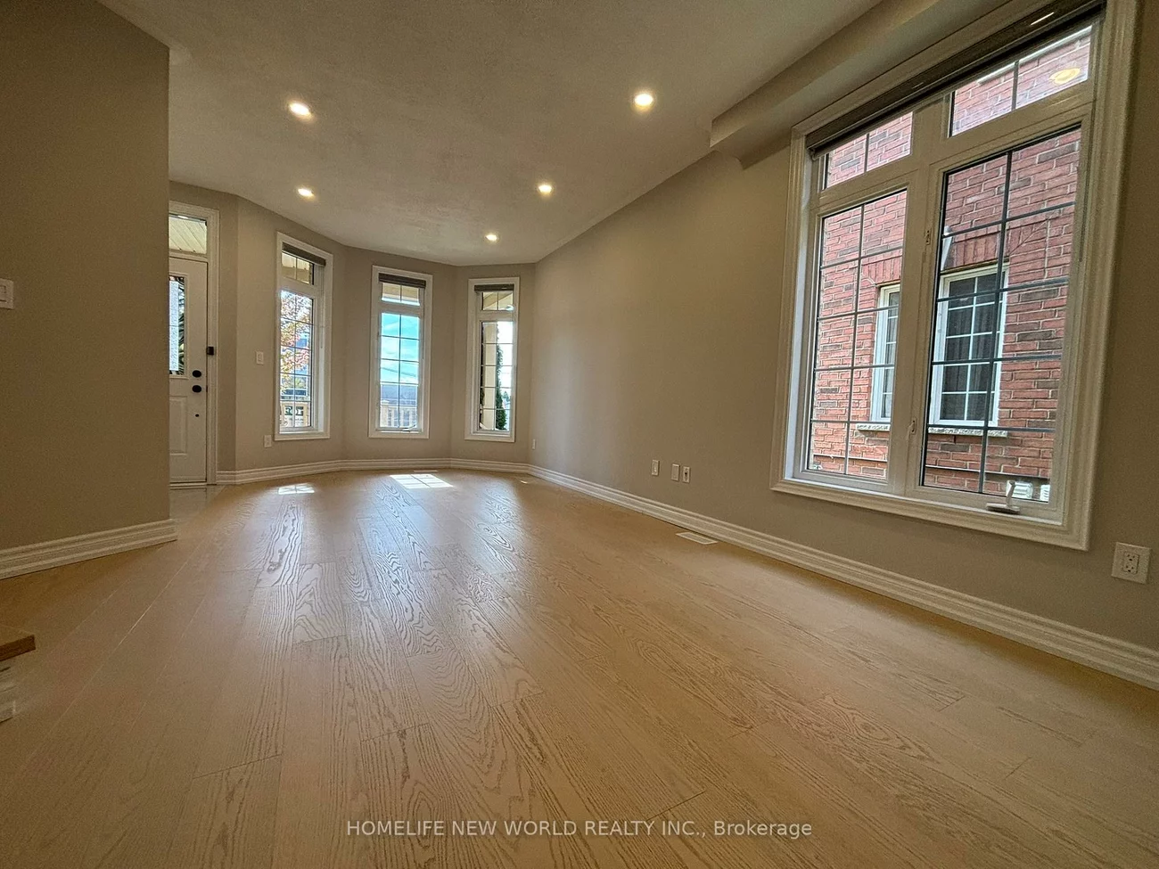 2336, Bur Oak, Greensborough, Markham