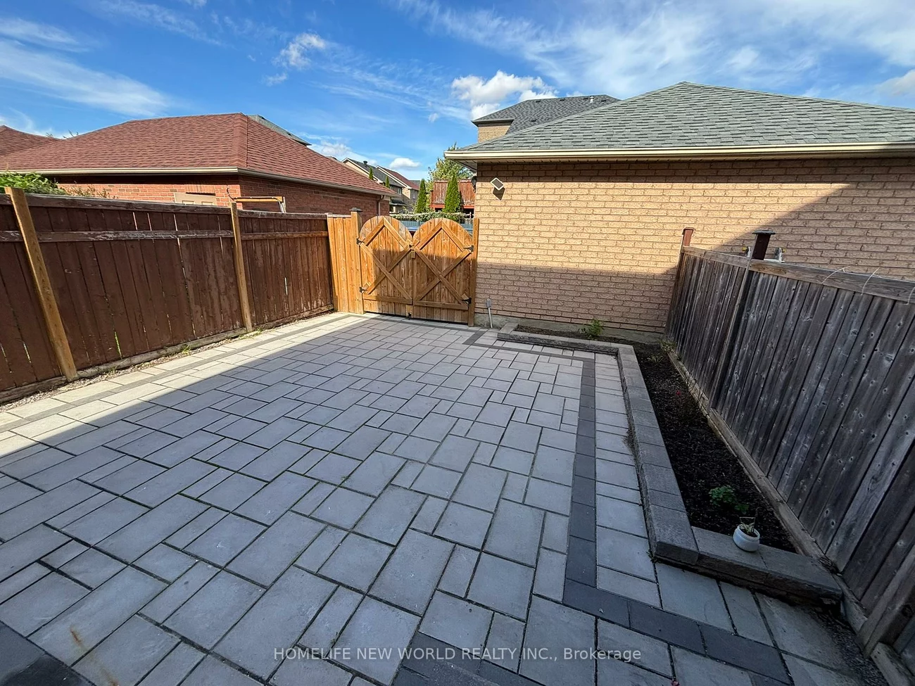 2336, Bur Oak, Greensborough, Markham